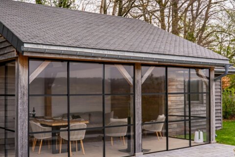 Aménager son extérieur sans exploser son budget : 4 raisons de choisir les cloisons modulables