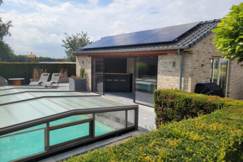 Piscine familiale : 3 solutions design pour sécuriser votre bassin sans dénaturer votre jardin