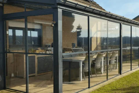 Météo capricieuse : 3 solutions pour adapter votre extérieur avec style cet été